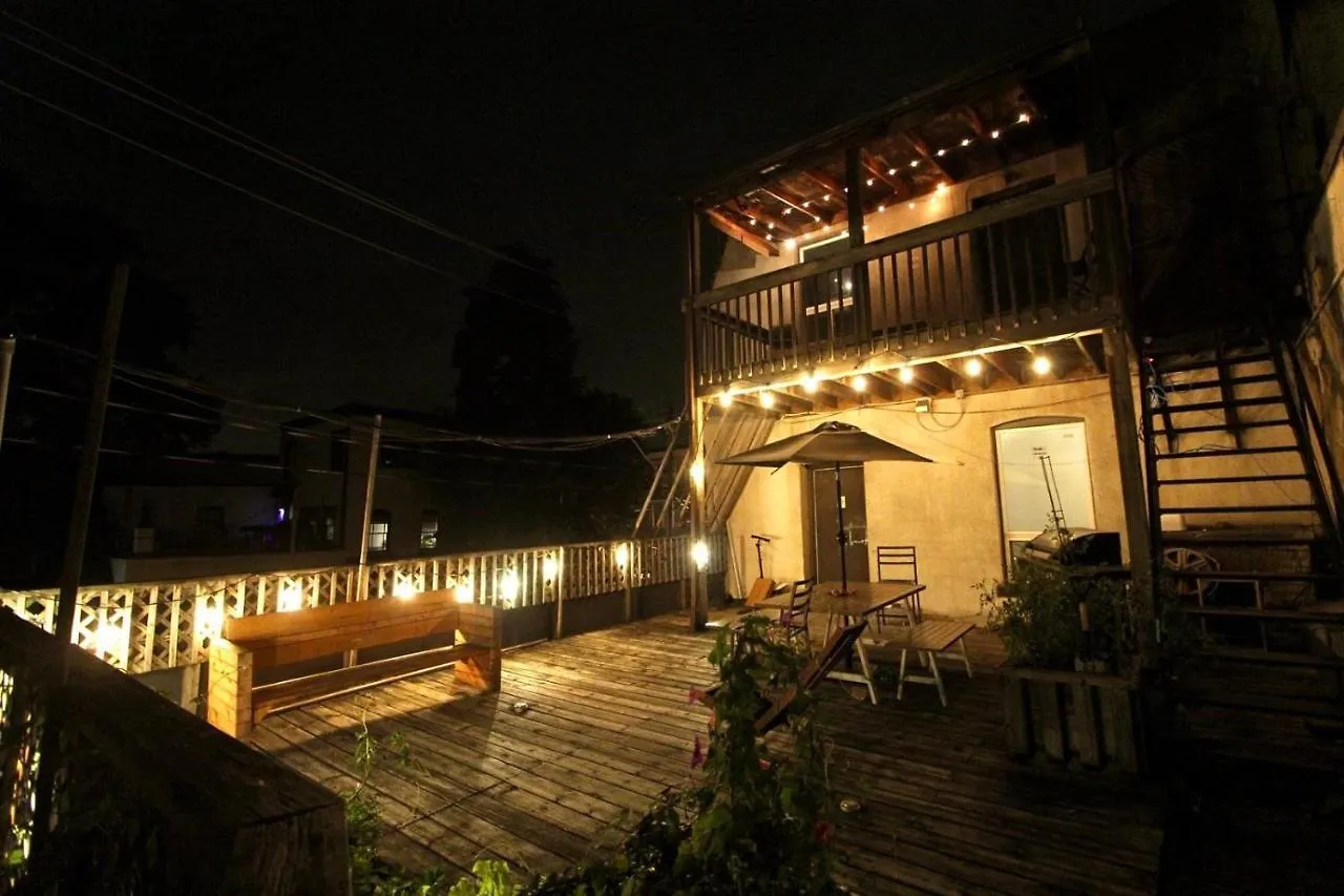 The Parkdale Hostellerie Toronto Hostel