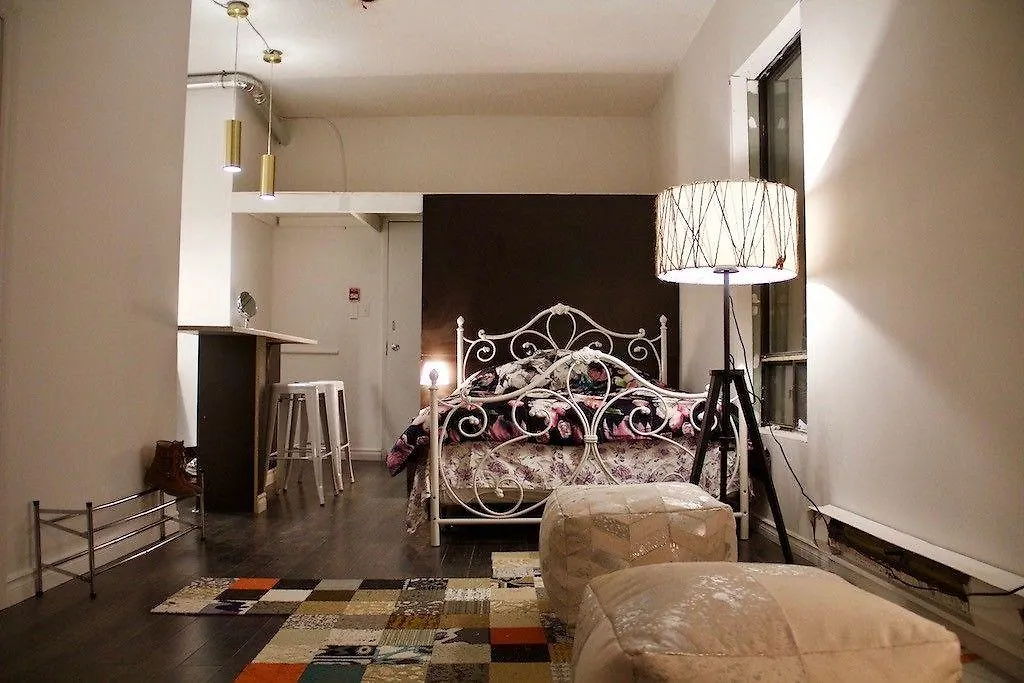 The Parkdale Hostellerie 0*, Toronto