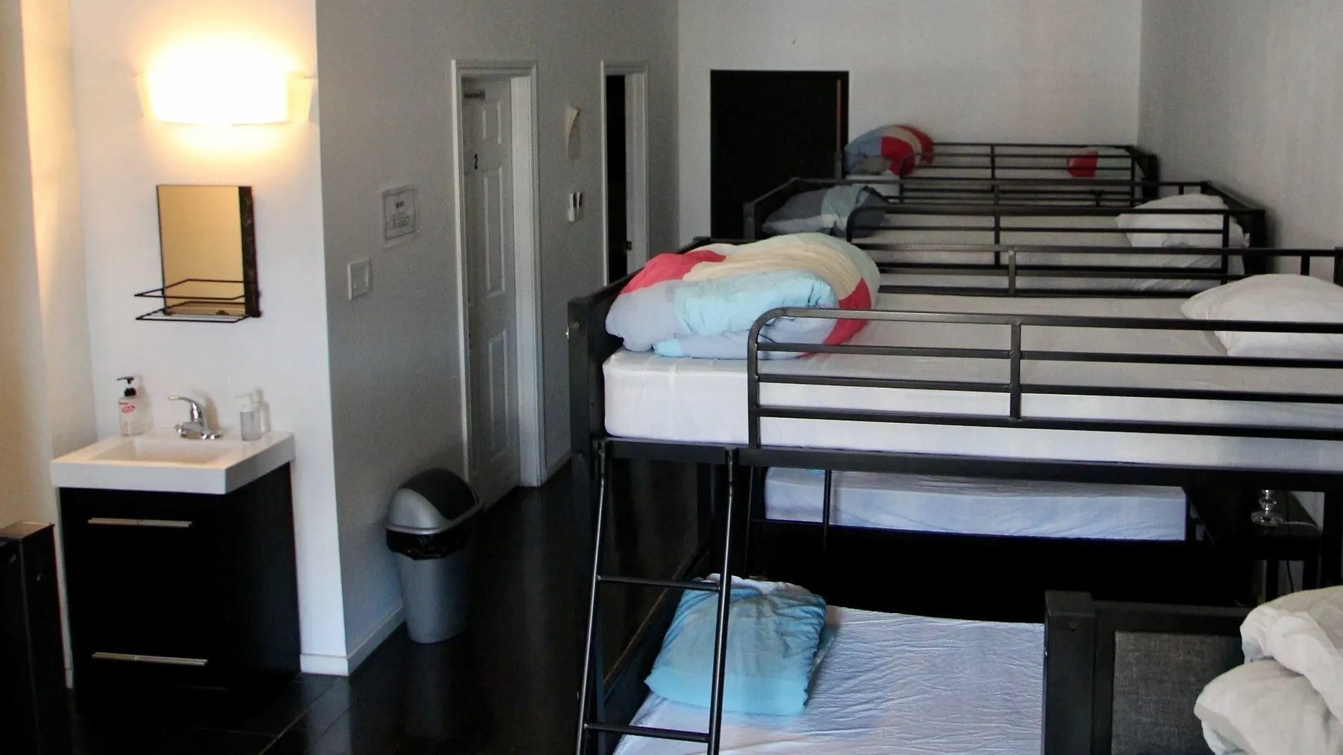 The Parkdale Hostellerie Toronto Hostel